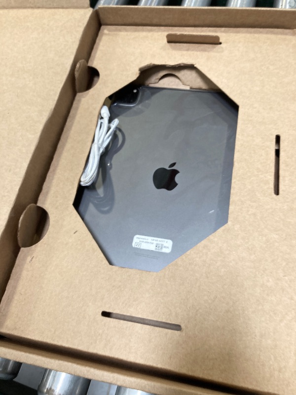 Photo 1 of Apple 2021 iPad Pro 3rd Gen. (11-inch, Wi-Fi, 128GB) - Space Gray (Renewed)
