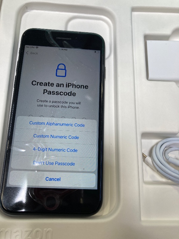 Photo 1 of Apple iPhone SE 3rd Gen, 64GB, Midnight - Unlocked (Renewed Premium)
