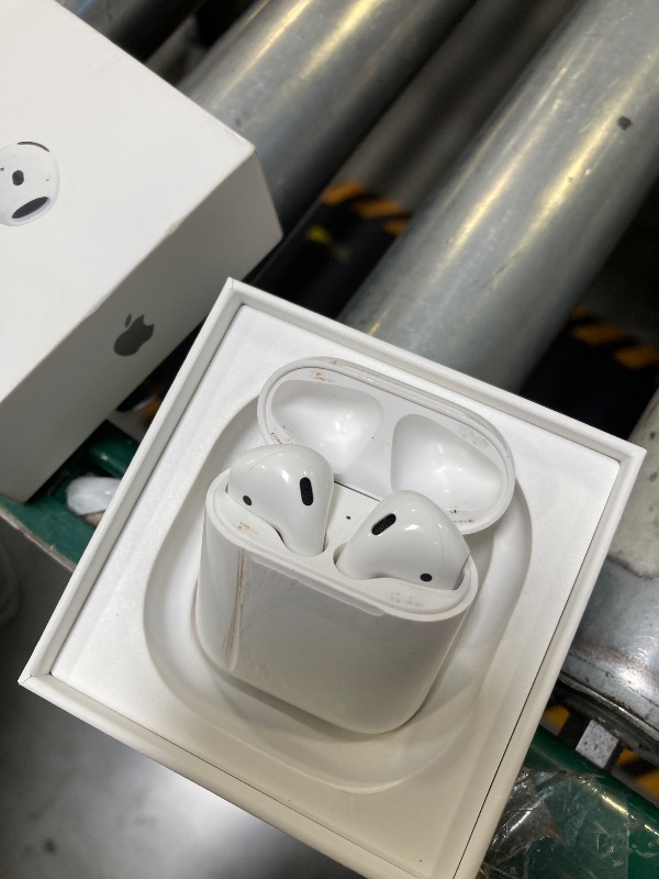 Photo 1 of USED---Apple AirPods 4 Wireless Earbuds, Bluetooth Headphones, Personalized Spatial Audio, Sweat and Water Resistant, USB-C Charging Case, H2 Chip, Up to 30 Hours of Battery Life, Effortless Setup for iPhone