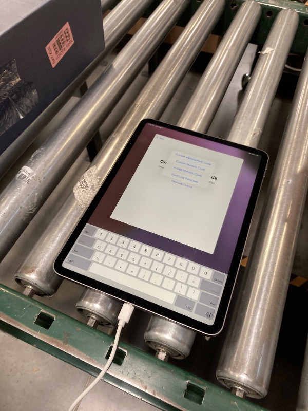 Photo 1 of Apple 2021 iPad Pro 3rd Gen. (11-inch, Wi-Fi, 128GB) - Space Gray (Renewed)