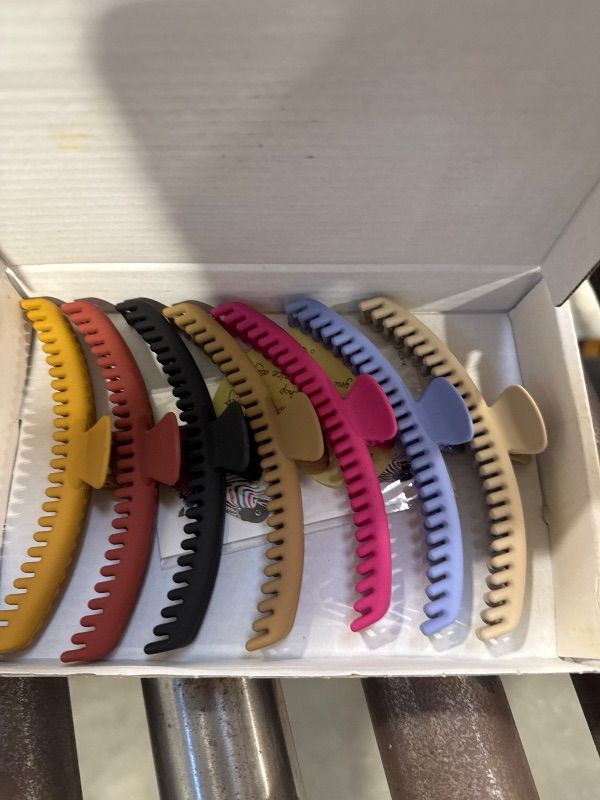 Photo 1 of Hold Everything Hair Claw Perfect for Thick Thin Hair Straight, Wavy Curly Strong Clip With 52 teeth. 7 color