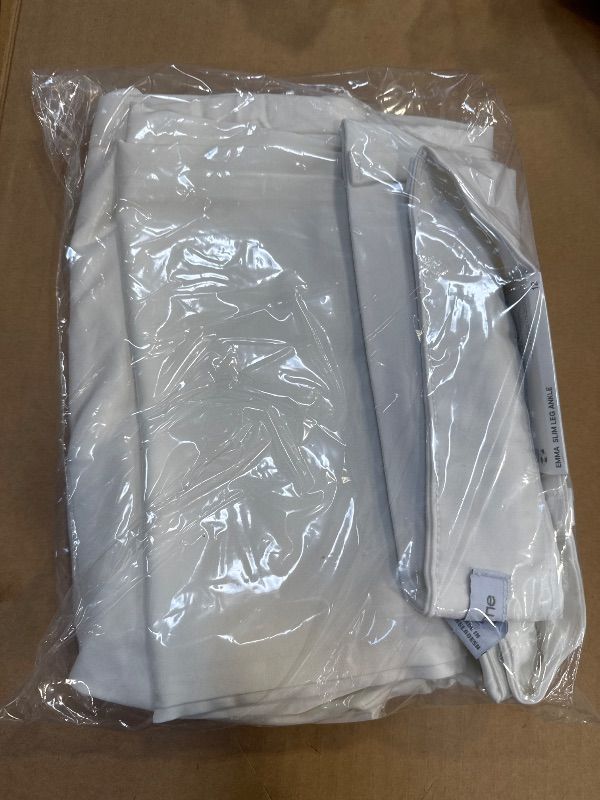 Photo 1 of Liz Claiborne Emma Cotton Sateen Womens Ankle Mid Rise Slim Fit Ankle Pant, 12, White
