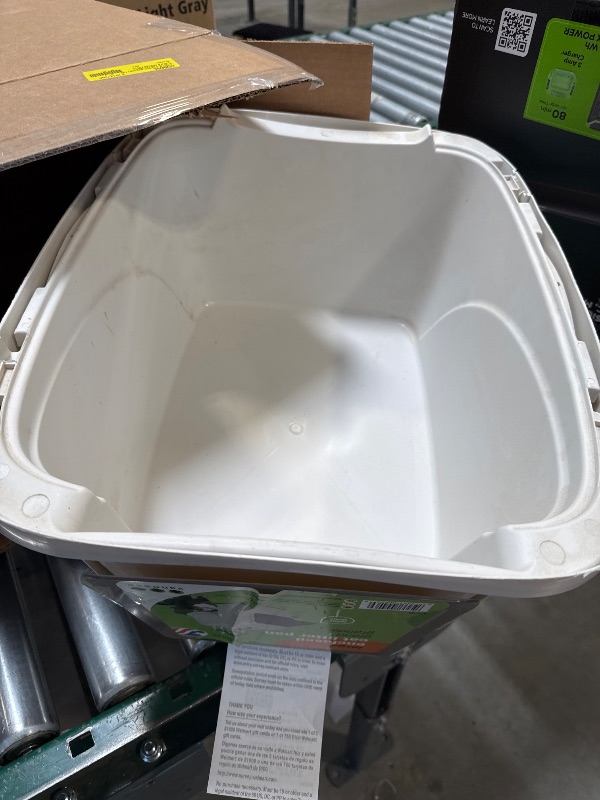 Photo 1 of Van Ness Enclosed Litter Box
