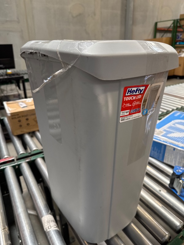 Photo 1 of Hefty 13.3-gal / 50.34L Touch Lid Waste Basket
