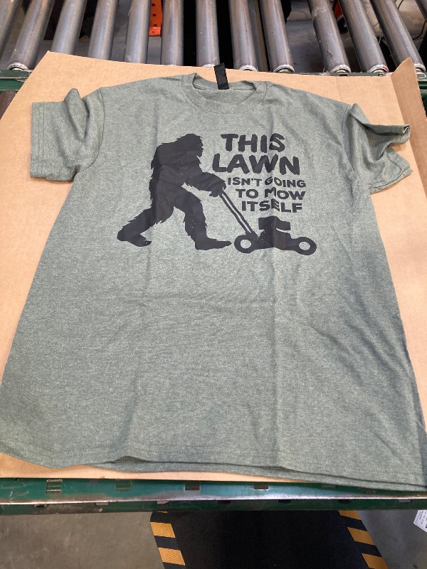 Photo 1 of - This Lawn Sasquatch - Men's Short Sleeve Graphic T-Shirt size m 
