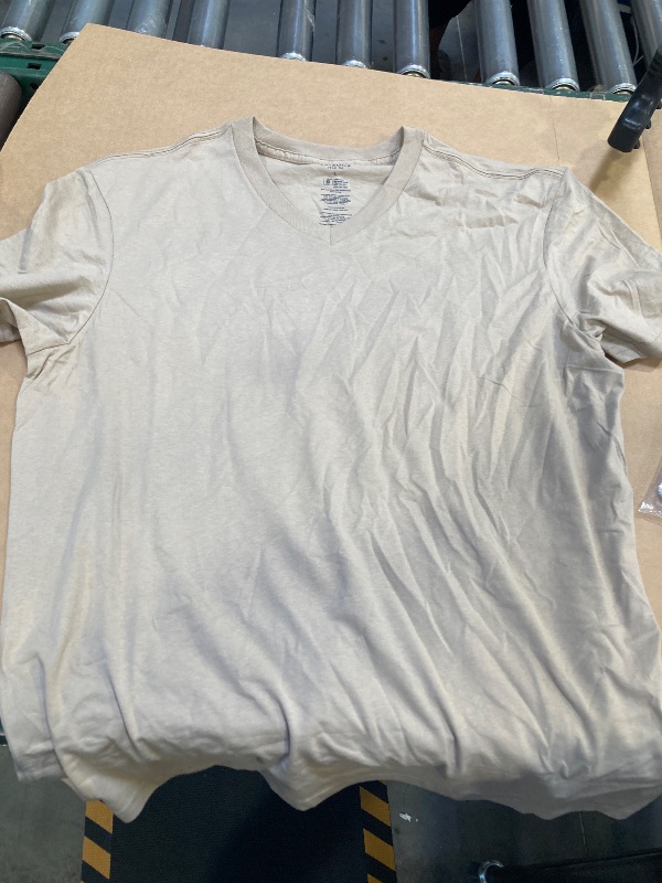 Photo 1 of Arizona Mens V neck T shirt size large 