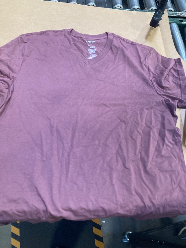 Photo 1 of Arizona Mens V neck T shirt size large 