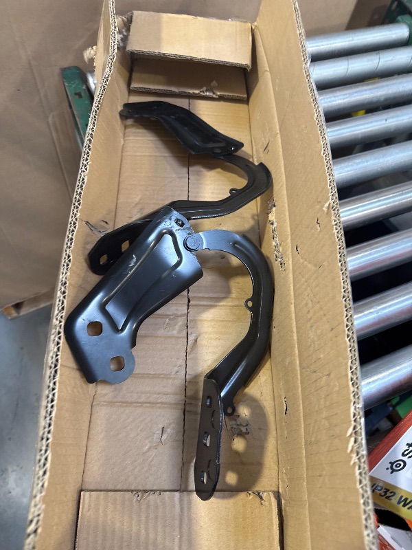 Photo 1 of XUKEY 2pcs Hood Hinge Set for Ford Focus 2012-2018,Ford Escape 2013-2016,Lincoln MKC 2015-2017 Front Left/Right Driver and Passenger Side FO1236152, FO1236153, BM5Z16797A, CP9Z16796A