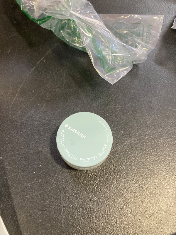 Photo 1 of innisfree No Sebum Matte Mineral Powder, Korean Loose Setting Powder for Blurring, Shine Control, Fragrance-Free, Translucent