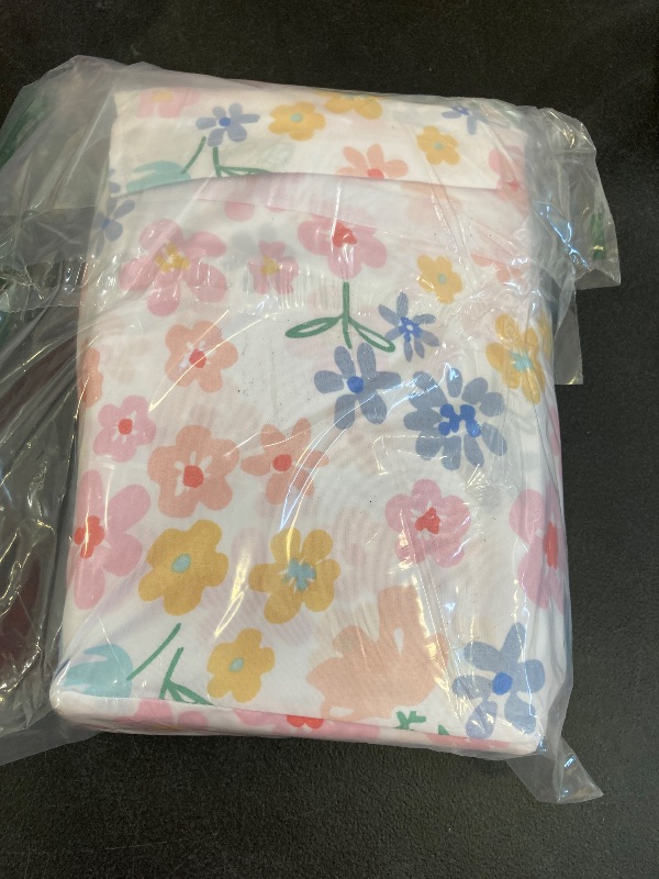 Photo 1 of Heritage Kids 3-Piece Twin Sheet Set,Ditsy Floral Print in Multi-Color,Includes Top Sheet, Fitted Sheet & Pillowcase,Soft Microfiber Bedding for Girls Bedroom