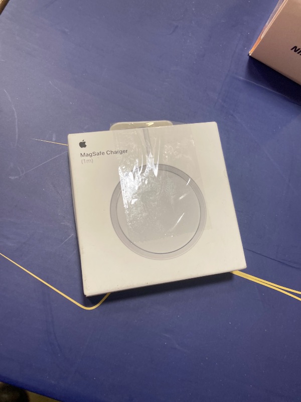 Photo 1 of Apple MagSafe Charger (1 m): Wireless Charger with Fast-Charging Capability