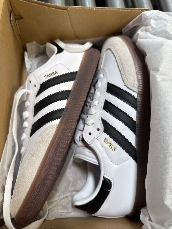 Photo 1 of adidas Unisex-Adult Samba Indoor, White/Black/Vivid Red, 9