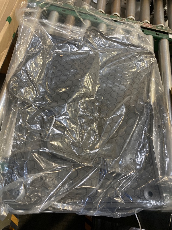 Photo 1 of 4 pk car mats 