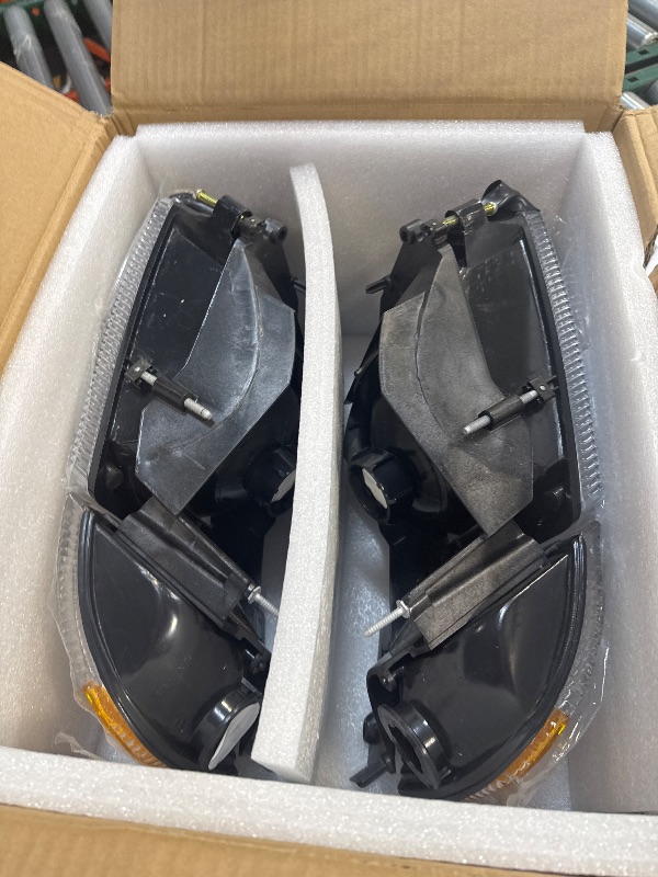 Photo 1 of Headlights Compatible with 1994-2001 Dodge Ram 1500/1994-2002 Dodge Ram 2500 3500(DON'T Fit SPORT & Ram VAN Models) Clear Reflector Black Housing
