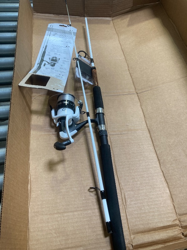 Photo 1 of Ugly Stik Complete Saltwater Kit
