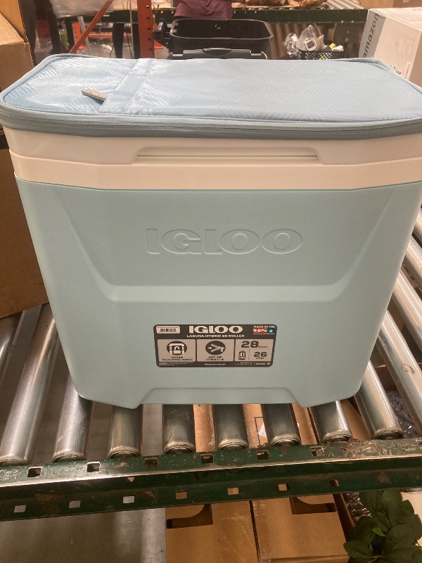 Photo 1 of Igloo 28 QT Laguna for Her Soft Top Cooler with Wheels Powder Blue
