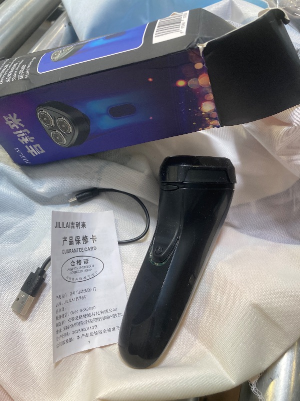 Photo 1 of Electric Shaver 