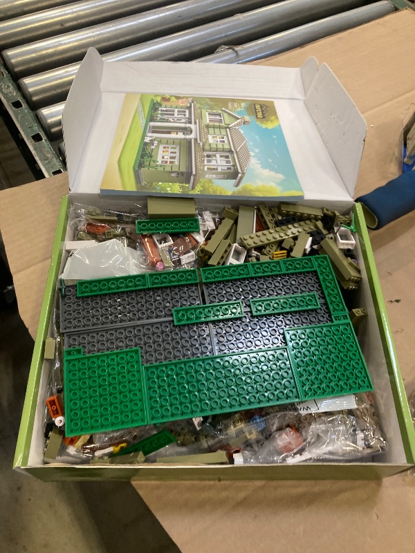 Photo 1 of Modern House Building Set, Warm Family Comedy TV Sitcoms The Dunphy's House Building Set Compatible with Lego Gifts for Fans and Adults and Girls Aged 14+ (1176 PCS)