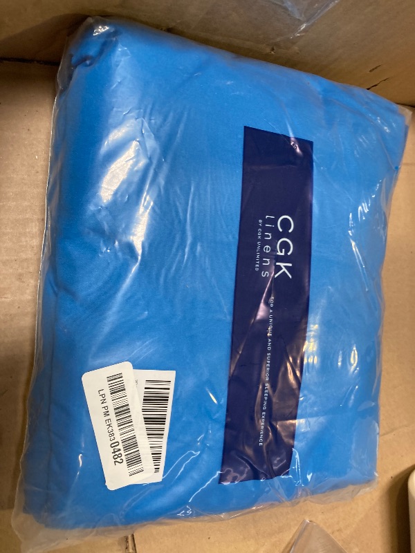 Photo 1 of Twin Size 3 Piece Sheet Set - Comfy Breathable & Cooling Bed Sheets Set - Hotel Luxury Bedding for Women, Men, Kids, Teens, Boys & Girls - Deep Pockets, Soft and Wrinkle Free - Oeko-Tex - Royal Blue