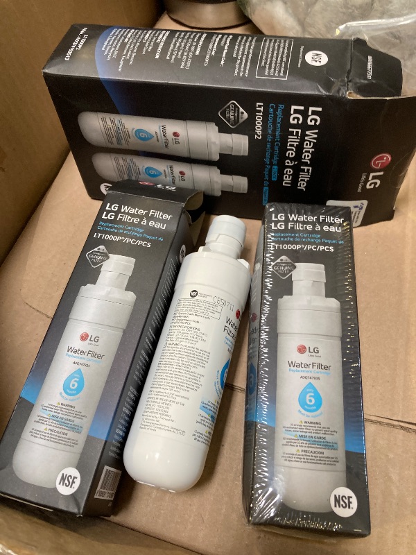 Photo 1 of LG LT1000P2 6-Month / 200 Gallon Refrigerator Replacement Water Filter, Reduces Chlorine, 2 Count (Pack of 1), White.