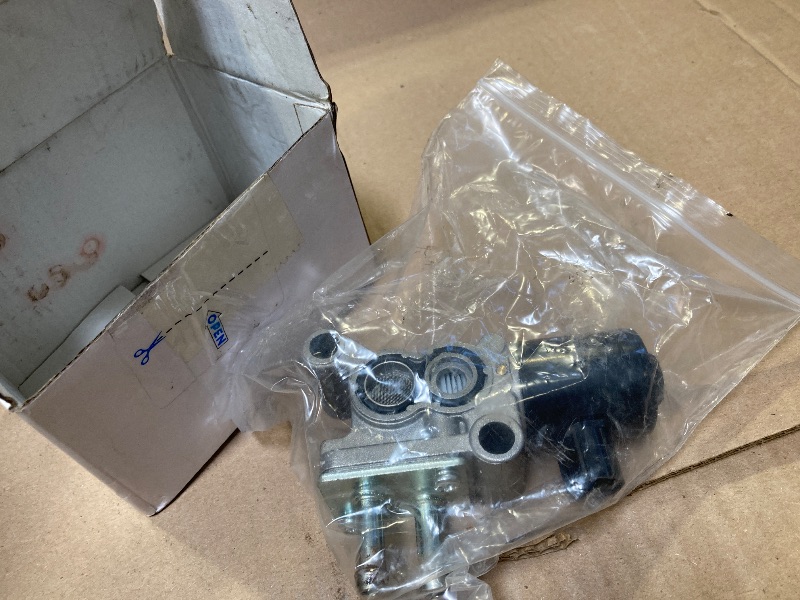 Photo 1 of VekAuto Idle Air Control Valve Compatible for Honda Civic 1992-1995, Durable Metal Silver Tone Idle Control Valve with Gasket