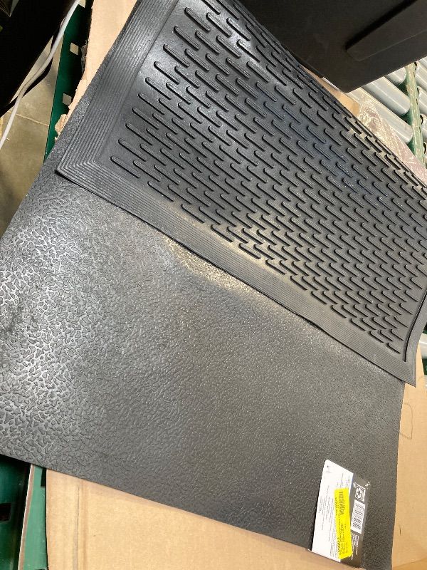 Photo 1 of Mainstays Ridge Scraper Rubber Doormat 24 X 36in	