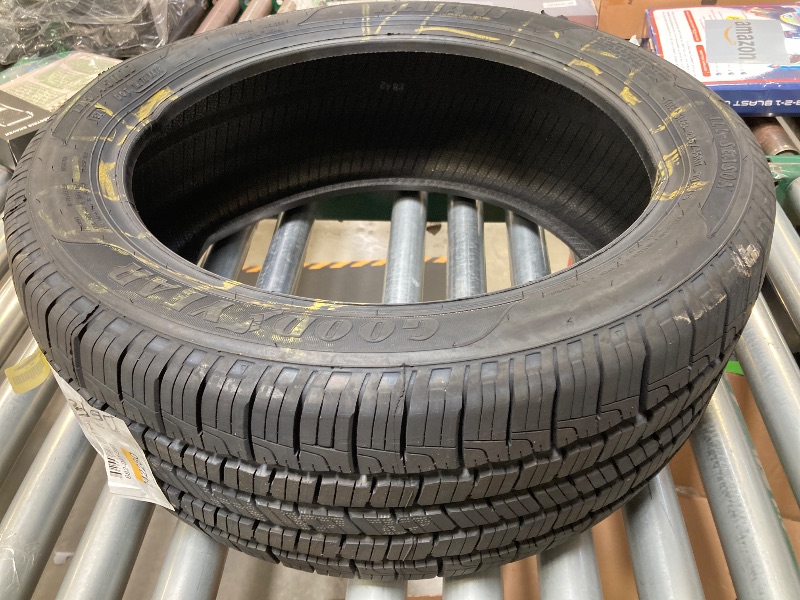 Photo 1 of Goodyear Reliant All-Season 225/45R17 91V All-Season Tire