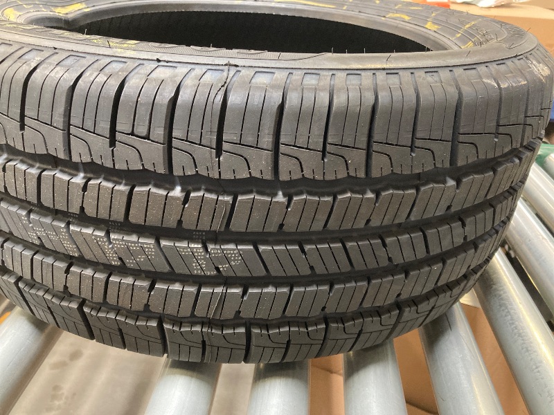 Photo 1 of Goodyear Reliant All-Season 225/45R17 91V All-Season Tire