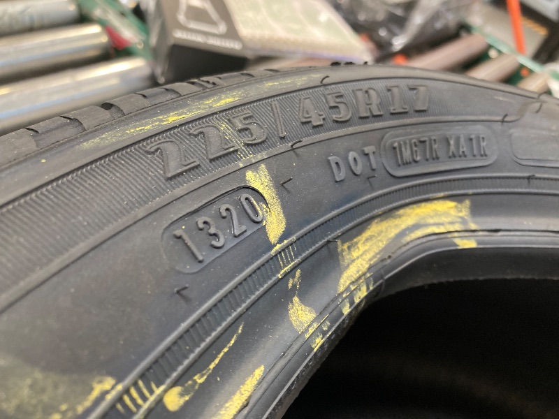 Photo 1 of Goodyear Reliant All-Season 225/45R17 91V All-Season Tire