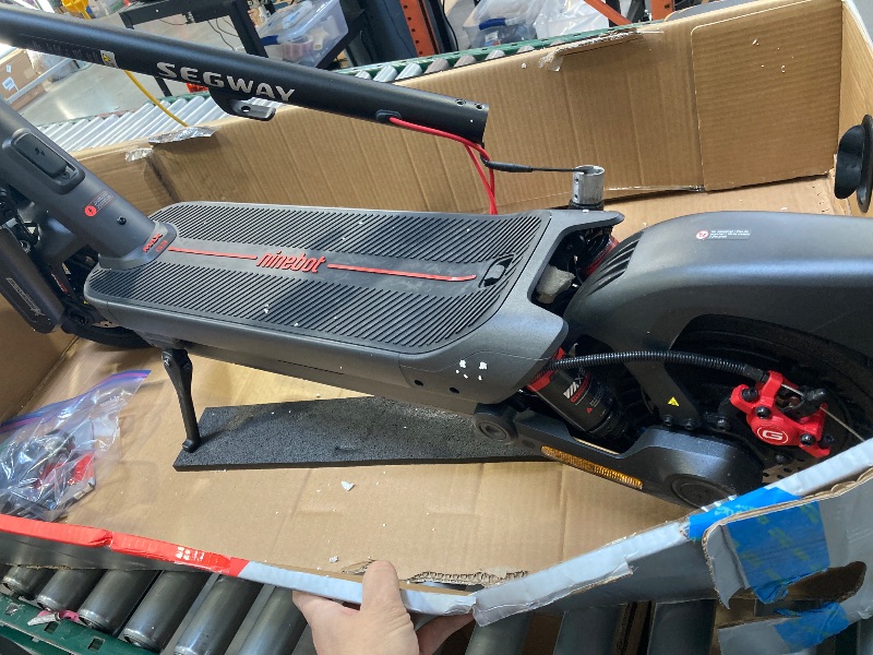 Photo 1 of Segway Ninebot Max G3 Electric Scooter, 28 mph Top Speed w/ 50 Miles Max Range, 2000W Peak Motor, Dual Hydraulic Suspension, Fast Charging Scooter for Adults and Teens, UL-2272 2271 Certified
