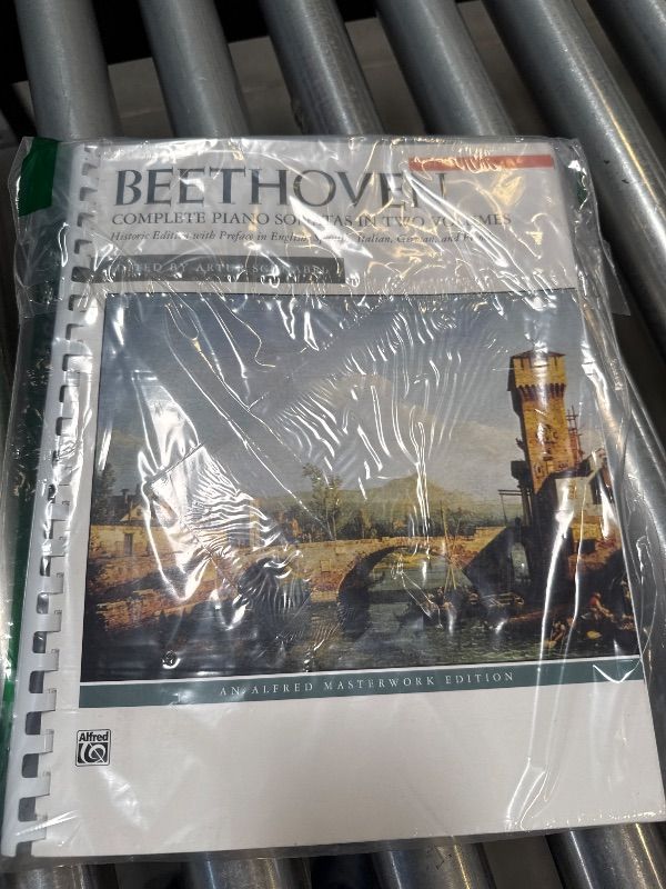 Photo 1 of Beethoven: The 17 Sonatas, Volume 1 (Paperback)