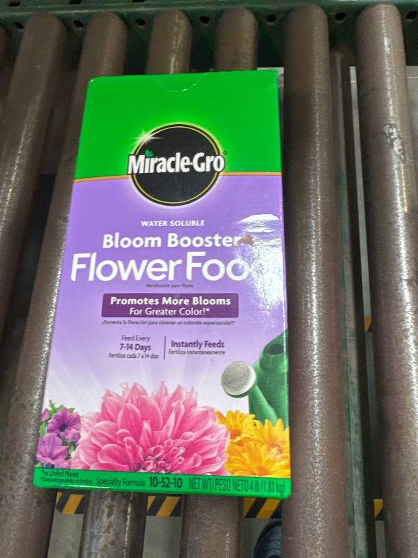 Photo 1 of Miracle-Gro Water Soluble Bloom Booster Flower Food