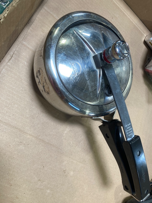 Photo 1 of Hawkins B25 Pressure cooker, 2 Litre, Silver