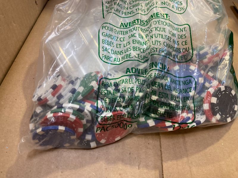 Photo 1 of 100 Piece Poker Chips 