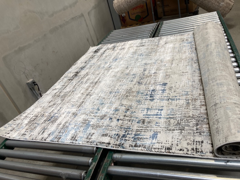 Photo 1 of AREA RUG 5'3"X7'3"