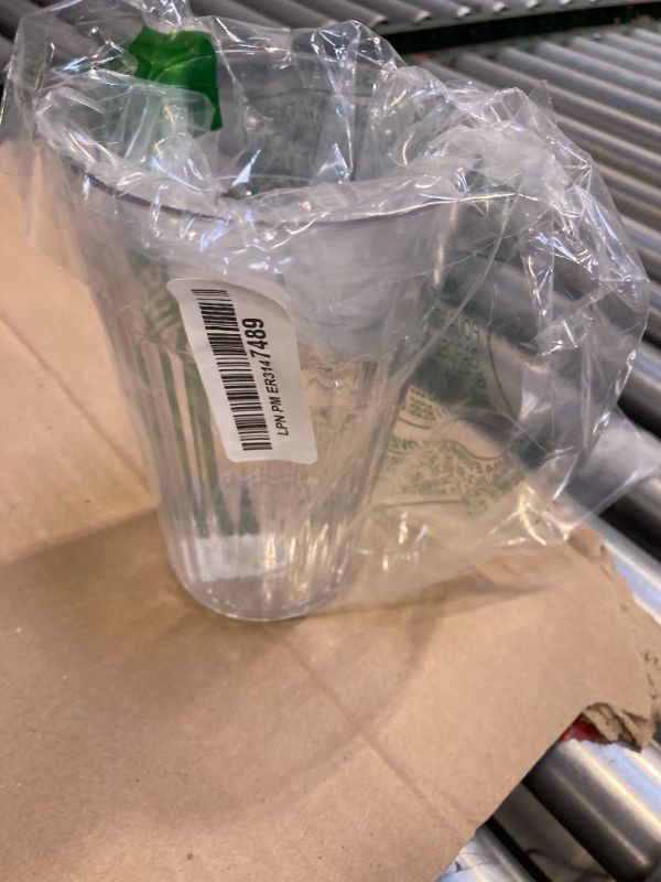 Photo 1 of Carlisle FoodService Products Bistro Tumbler Plastic Tumbler for Restaurants, Catering, Kitchens, Plastic, 32 Ounces, Clear