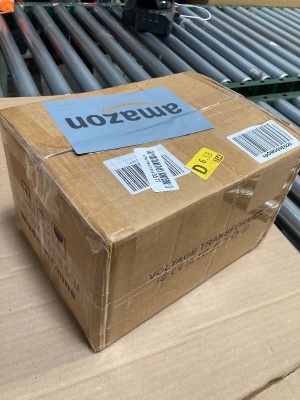 Photo 1 of LVYUAN Voltage Transformer Converter 2000 Watt Step Up/Down Convert from 110-120 Volt to 220-240 Volt and from 220-240 Volt to 110-120 Volt with 2 US outlets, 2 Universal outlets