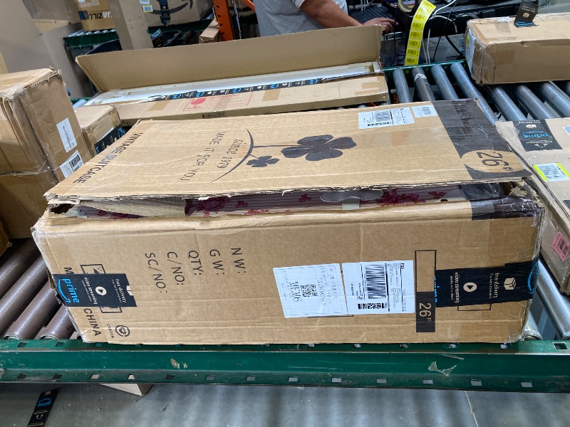 Photo 1 of 26" VINATGE SUITCASE 