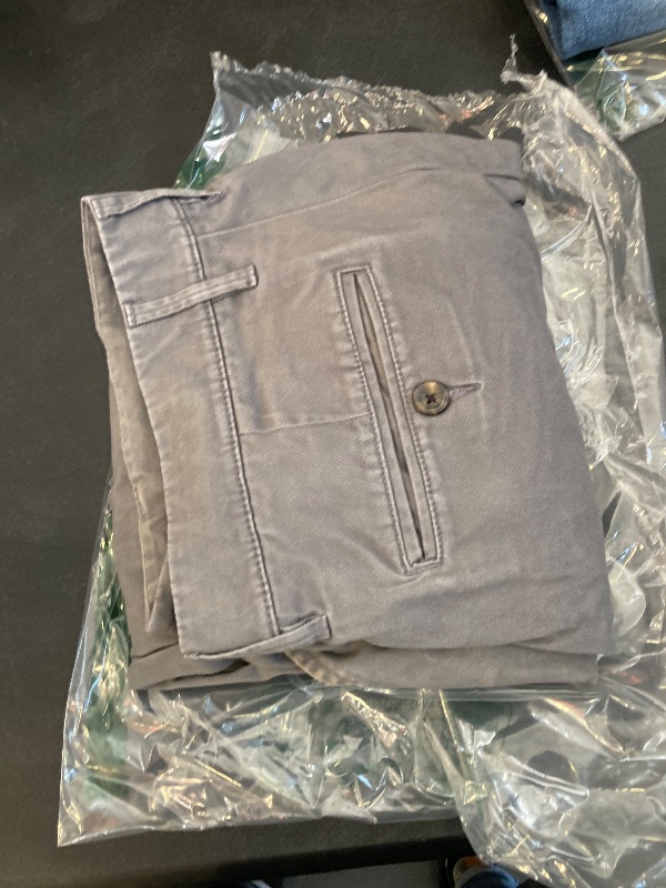Photo 1 of goodfellow   Men's  Flex Relaxed Fit - , Shadow, W30 x L30