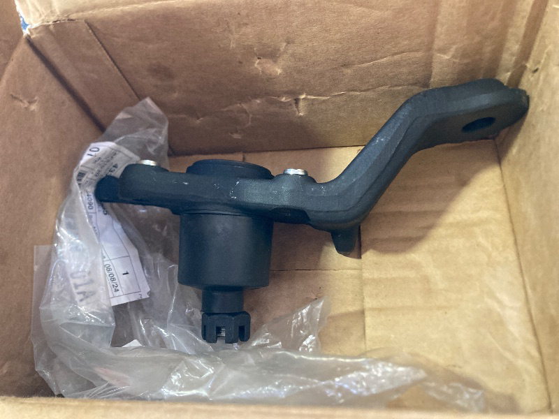 Photo 1 of Genuine Toyota Parts - Joint Assy, Lwr Ball (43340-39465)