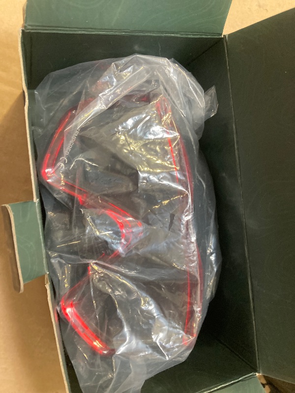 Photo 1 of Scuba Prime Pano 3 Scuba Diving Mask, Tempered Glass Snorkel Mask Three-Window Scuba Mask No-Leak Dive Mask Silicone Skirt Diving Mask for Snorkeling and Scuba Use, Red