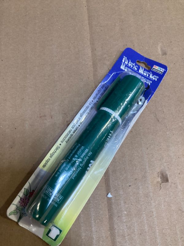 Photo 1 of UCHIDA Marvy Broad Point Fabric Marker Art Supplies, Green