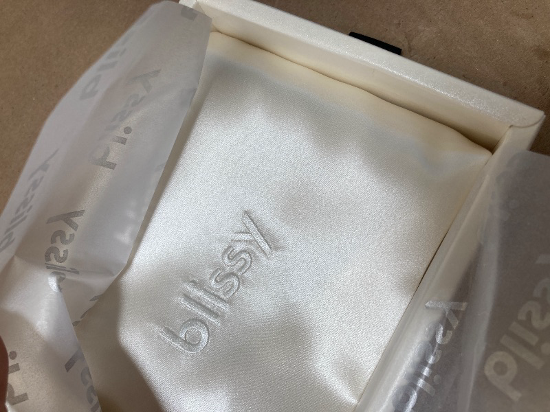 Photo 1 of 1PC   Blissy Silk Pillowcase - 100% Pure Mulberry Silk - 22 Momme 6A High-Grade Fibers - Pillow Cover for Hair & Skin - Regular, Queen & King with Hidden Zipper (King, Blissy )