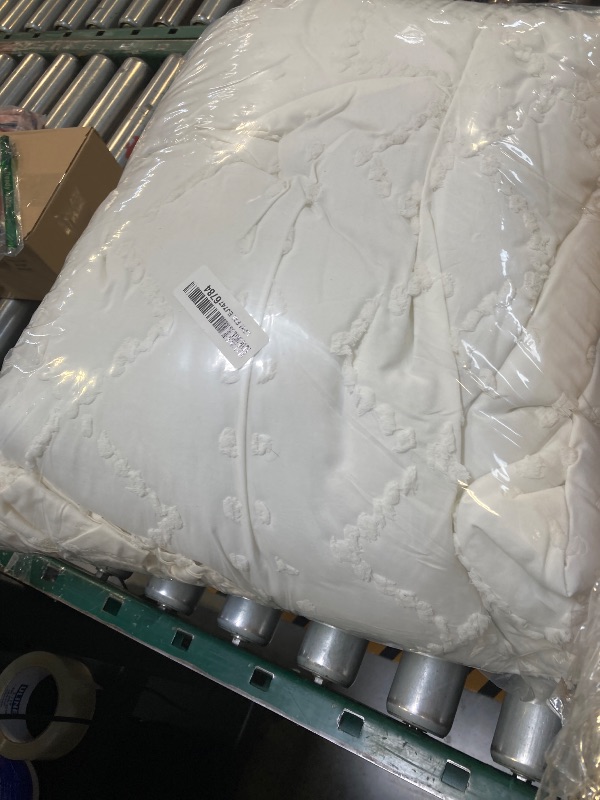 Photo 1 of Bedsure Twin XL Comforter Set - Ivory Comforter, Boho Tufted Shabby Chic Bedding for Kids, 2 Pieces Vintage Farmhouse Bed Set for All Seasons, Fluffy Soft Bedding with 1 Pillow Sham