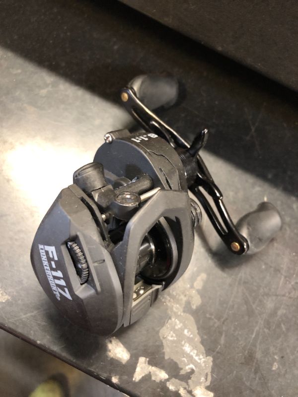 Photo 1 of Lunkerhunt F-117 reel(reel only)- Right Handed 