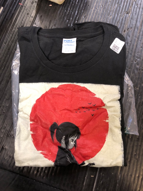 Photo 1 of SIZE XS GRAPHIC T SHIRT