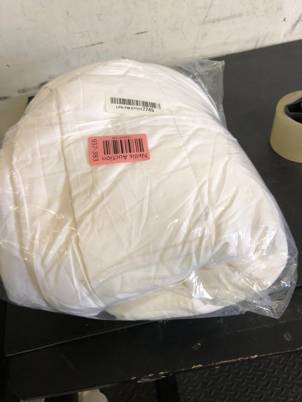 Photo 1 of Globon Summer Down ComforterBlanket Queen Size, Extra Lightweight Duvet Insert for Hot Sleepers, Noiseless & Extra Soft,90x90 inches,10 Ounce Fill Weight, White