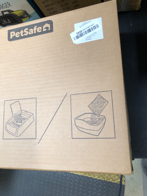 Photo 1 of PetSafe ScoopFree Premium Crystal Cat Litter - Outperforms Clay Litter - Less Tracking, Dust for A Fresh Home - Non-Clumping - Two 4.3 lb Bags of Litter (8.6 lb Total) - Original Blue