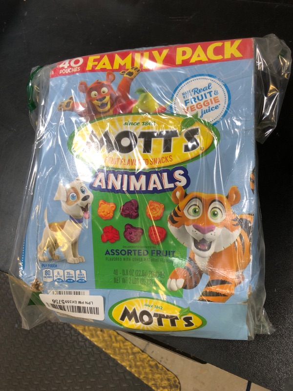 Photo 1 of Mott's Fruit Flavored Snacks, Animals Assorted Fruit, Gluten Free Snack, Family Pack, 40 Ct, 32 oz