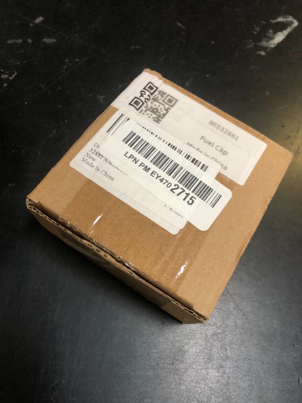 Photo 1 of Disenparts Fuel Cap AM108168 86532881 Compatible with John Deere 655 755 756 855 856 955 F735 F925 F935 F1145 Compatible with New Holland T TC L LX D DX Series Replace 86532881 AM108168